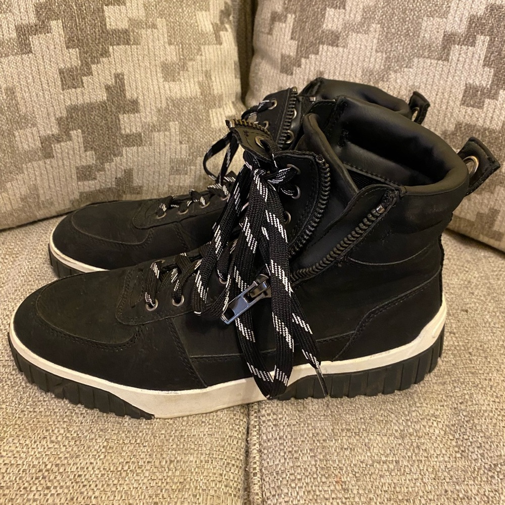 DayFive Black and White Sneakers with Modern Silhouette